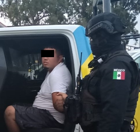 El detenido fue identificado como Juan Ramón M., de 19 años de edad, quien fue trasladado a las instalaciones de la Policía de Monterrey