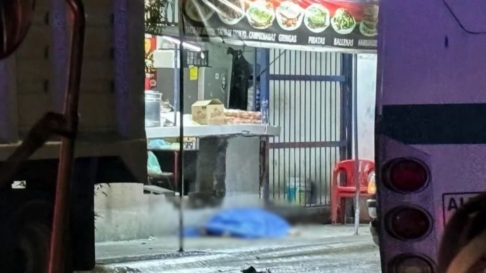 Conductor ebrio arrolla y mata a mujer en puesto de tacos en Escobedo