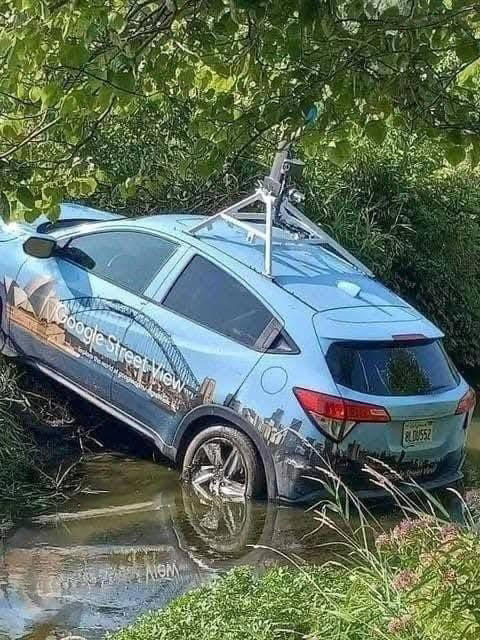 Apedrean vehículo de Google en Acapulco por creer que “atraía huracanes”