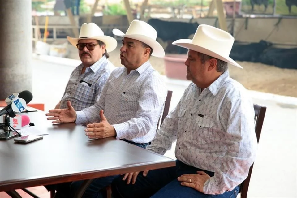 El gusano barrenador, erradicado en México desde 2013, ha sido detectado nuevamente en estados como Oaxaca y Veracruz, según autoridades estadounidenses.