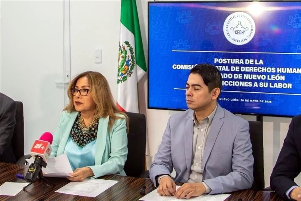 Además, reveló que la Secretaría presentó una denuncia contra personal femenino de la CEDH por haber portado prendas moradas durante la marcha del Día de la Mujer, en lo que calificó como una posible muestra de violencia institucional y de género. “Esto se suma a las múltiples violencias que padecen las mujeres”, enfatizó.