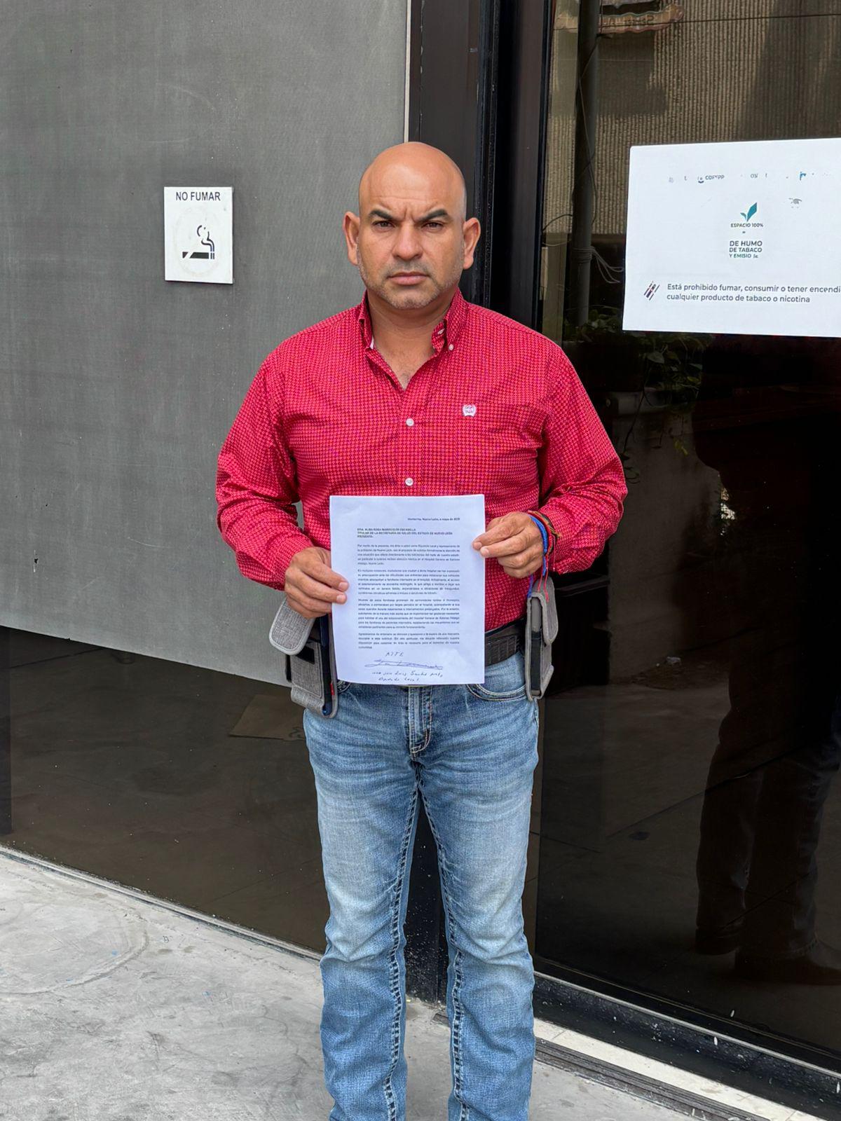 Solicita José Luis Santos mejorar atención en hospital de Sabinas