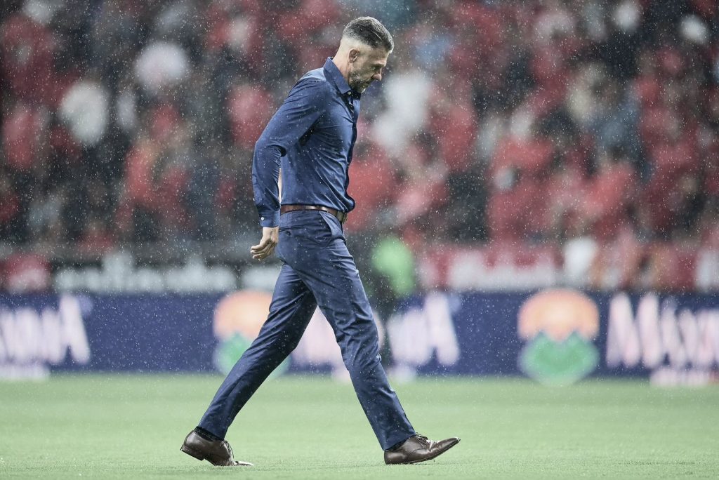 Después del mediodía, Rayados anunció oficialmente la destitución de Demichelis como entrenador.