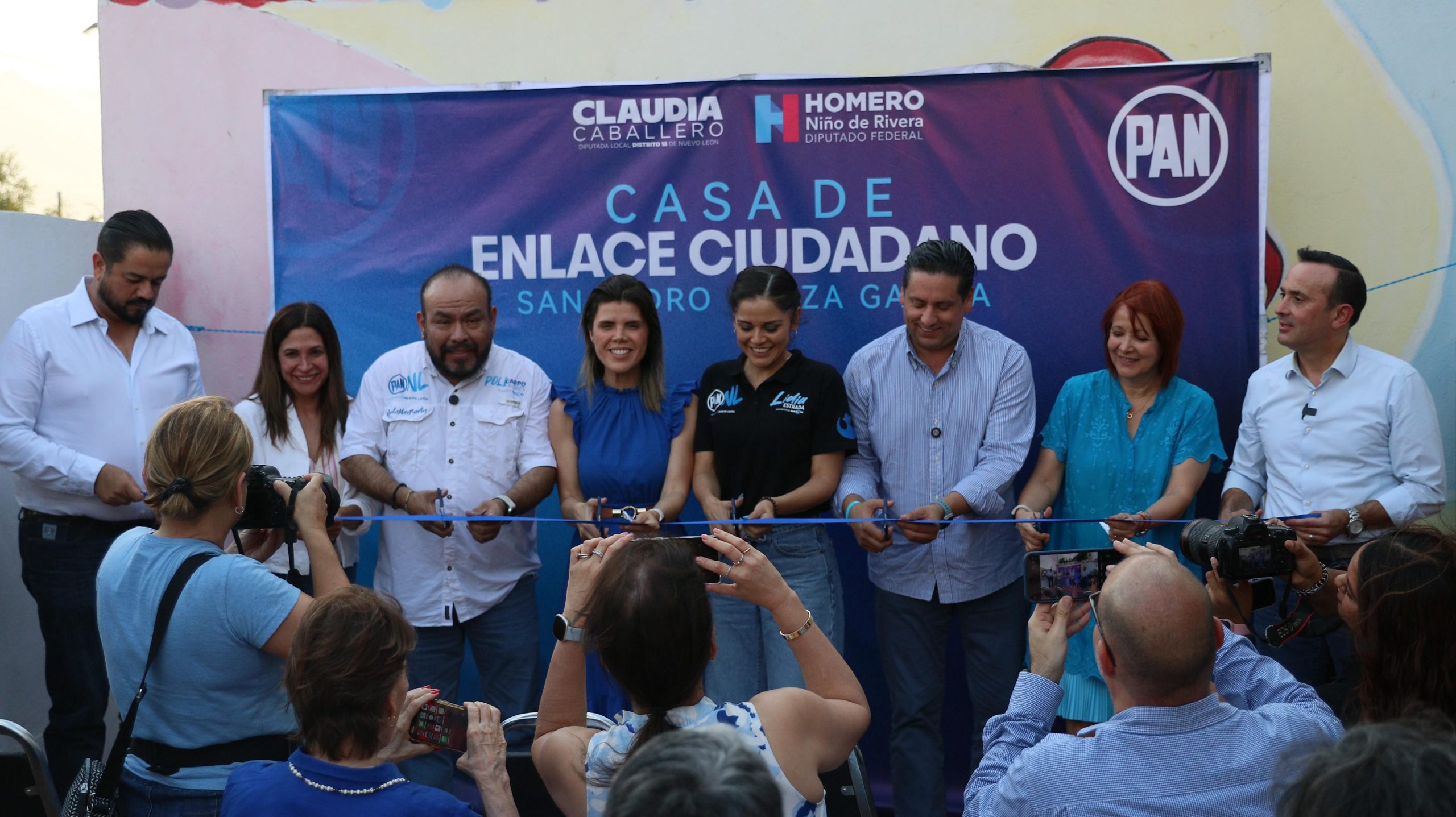 Ofrece Claudia Caballero cercanía a ciudadanos de San Pedro
