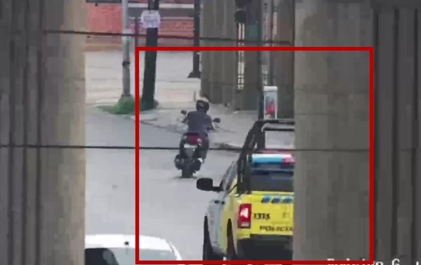 Detienen a hombre en moto con reporte de robo