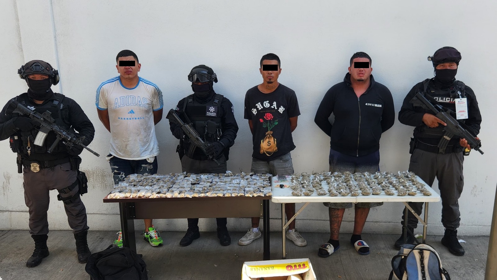 Capturan a tres jóvenes con 320 envoltorios de marihuana en el centro de Monterrey