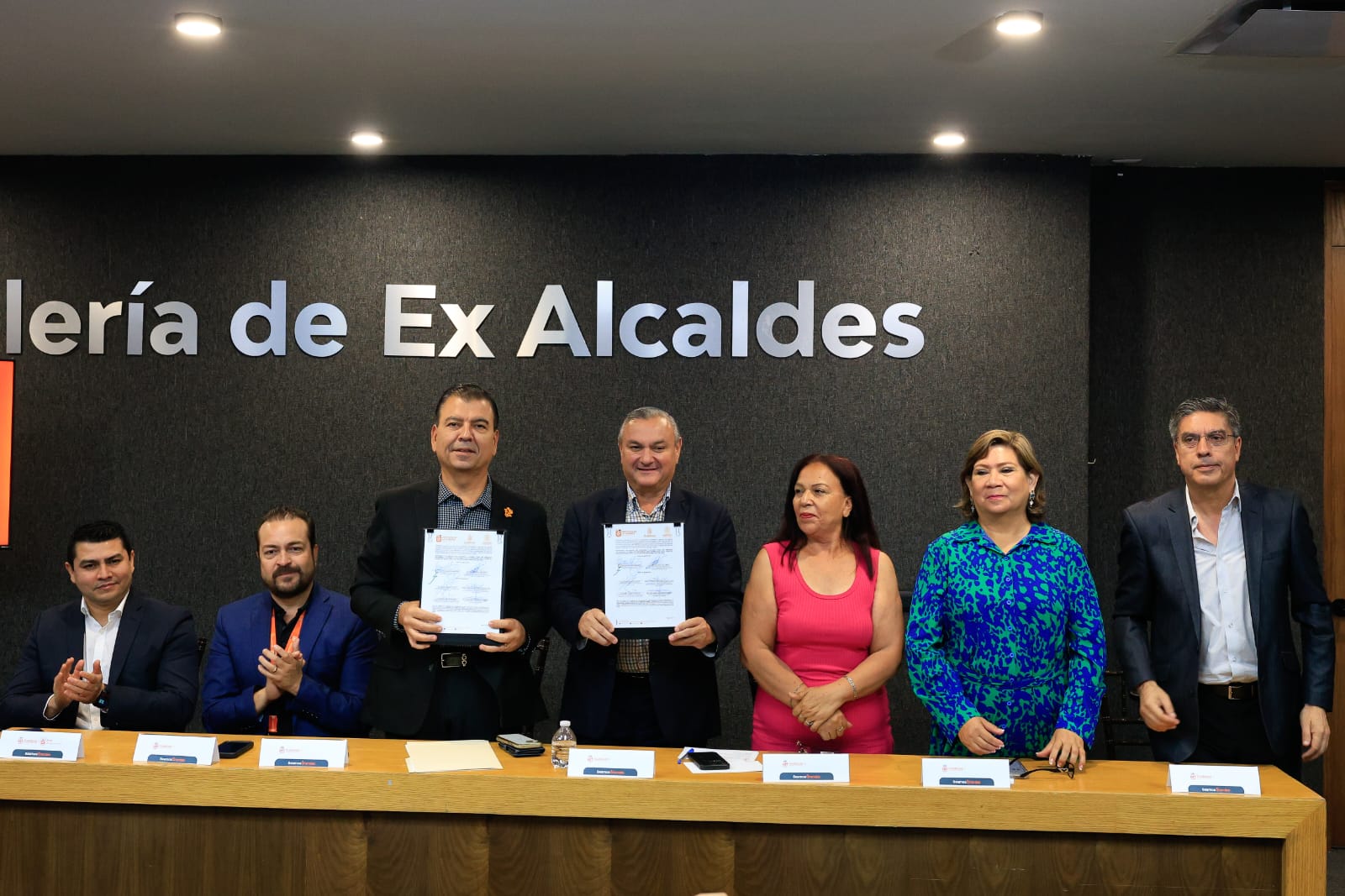 Con este esfuerzo se beneficia a 92 familias del primer y tercer sector del Fraccionamiento Cerro Verde que verán asegurado el patrimonio por el que trabajaron.
