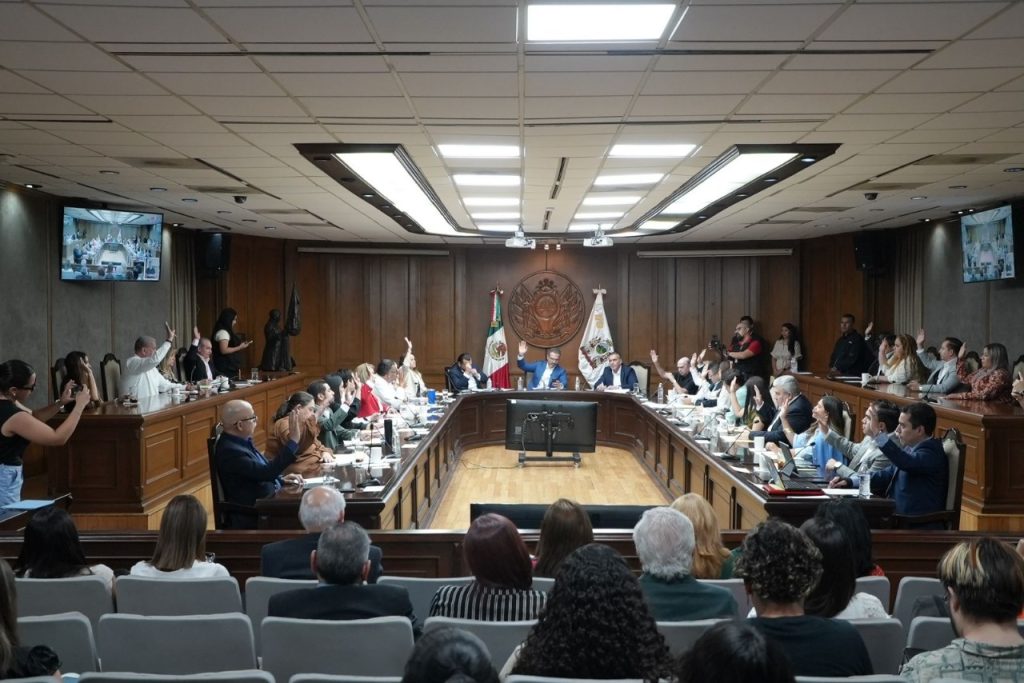 En el primero se divide la Tesorería para crear la Secretaría de Administración y también se conforma la Secretaría de Participación Ciudadana.