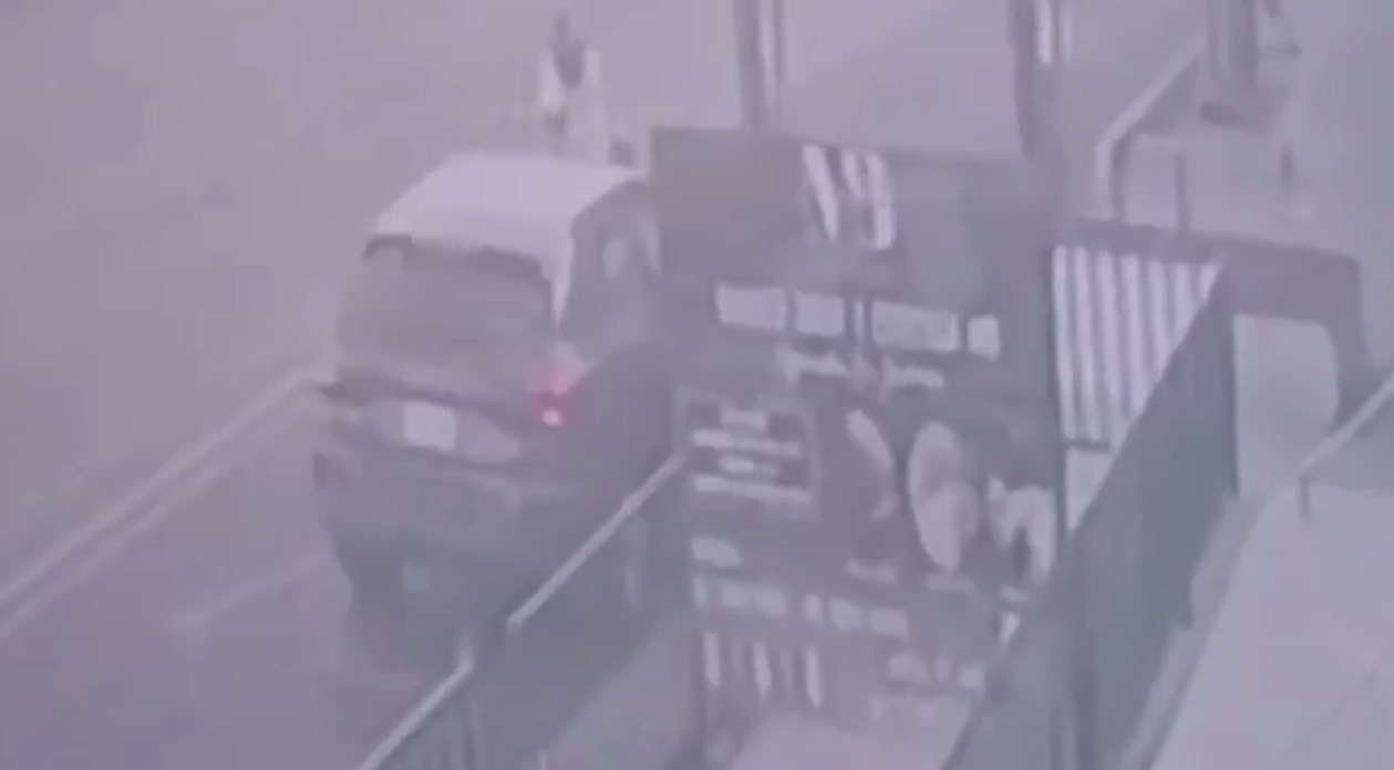 El ataque ocurrió sobre Calzada de Tlalpan y ha generado una fuerte conmoción entre las autoridades capitalinas. Clara Brugada condenó enérgicamente el crimen y expresó su dolor por la pérdida de sus colaboradores cercanos.