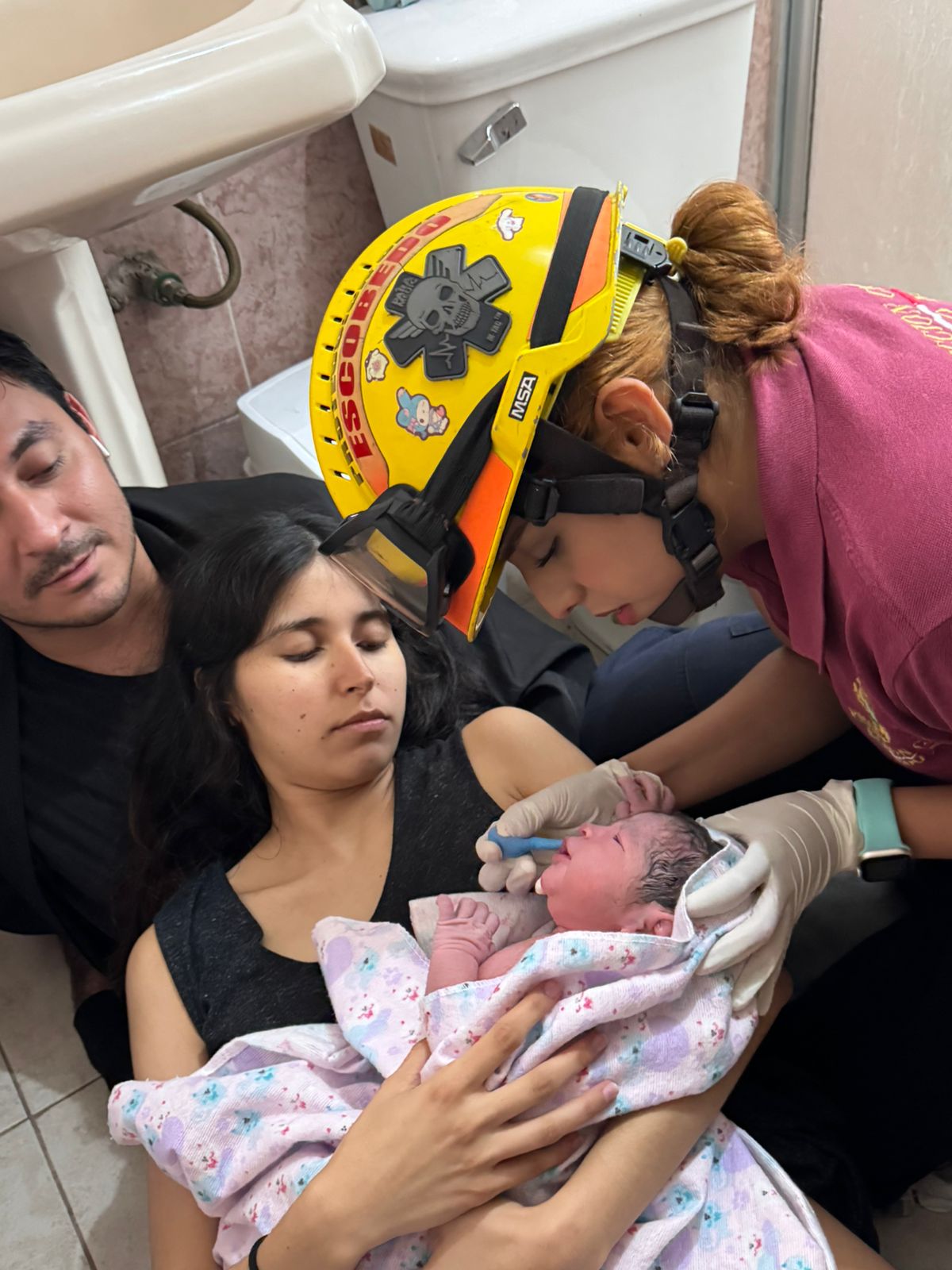 En esta ocasión  "los ayudantes de la cigüeña" fueron los brigadistas Daniela Rodríguez, Iram Villaba, Gersón Álvarez y Jesús Herrera, responsable del turno.