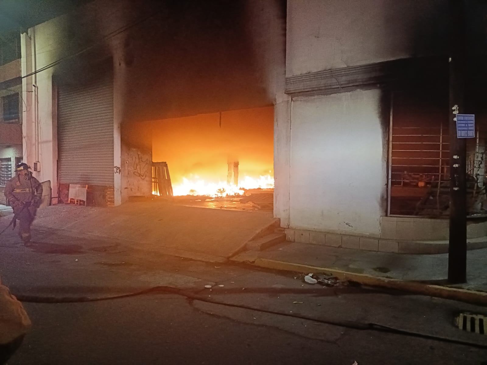 Detienen a extranjero por incendiar bodega en Monterrey