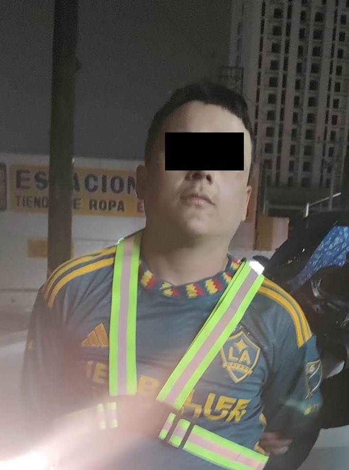 Ambos detenidos fueron trasladados a las instalaciones de la Policía de Monterrey, quedando a disposición de las autoridades correspondientes.