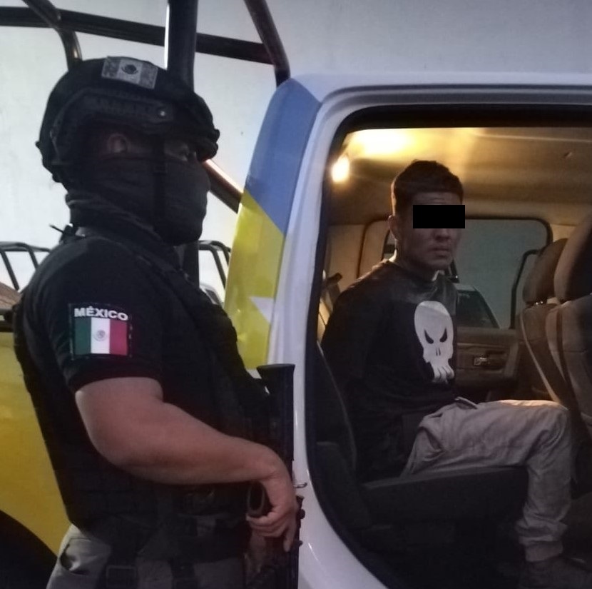 Detienen a hombre con mariguana; lo investigan por robos a negocios