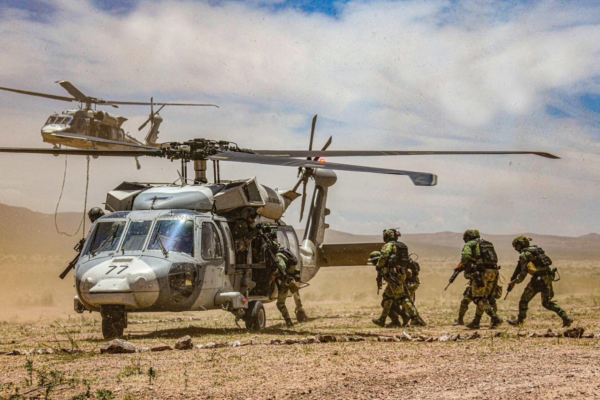 El general también resaltó el despliegue de elementos de la Guardia Nacional en la frontera norte mexicana como parte de los esfuerzos conjuntos para combatir actividades ilegales, mantener la integridad territorial y reforzar la seguridad regional.