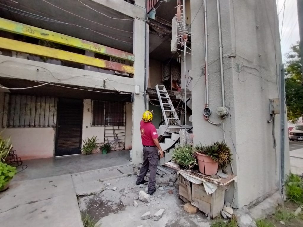 el Municipio informó que se están revisando otros inmuebles cercanos que también presentan daños estructurales.