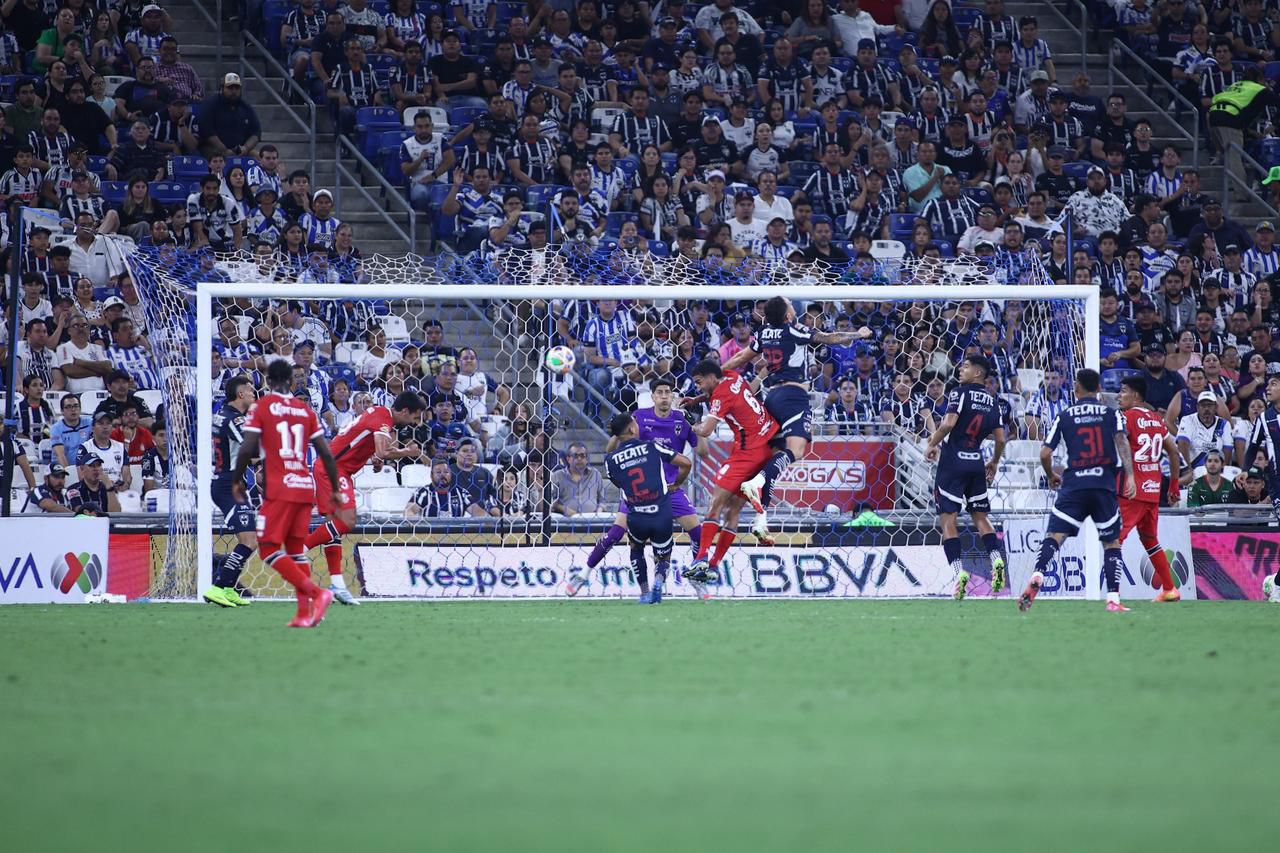 Los Rayados fueron mejor equipo en el choque de ida de los Cuartos de Final y con goles de Nelson Deossa, Sergio Canales y Germán Berterame
