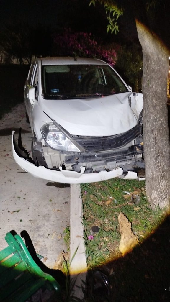Durante la inspección del auto los oficiales de Guadalupe detectaron tres casquillos percutidos calibre 9 milímetros del lado del conductor