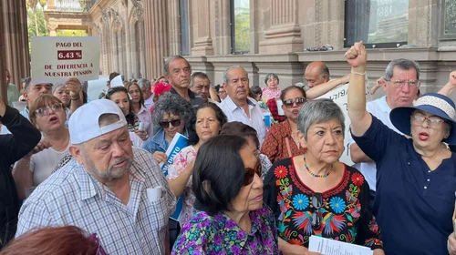 expresaron su disposición al diálogo, pero advirtieron que continuarán con acciones de presión hasta obtener una respuesta formal del Gobierno estatal que garantice el cumplimiento del aumento pendiente.