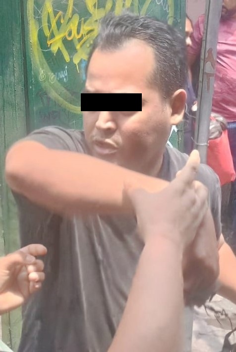 Elementos de la Policía de Monterrey que patrullaban la zona acudieron rápidamente tras recibir el reporte de una riña a bordo de un camión urbano