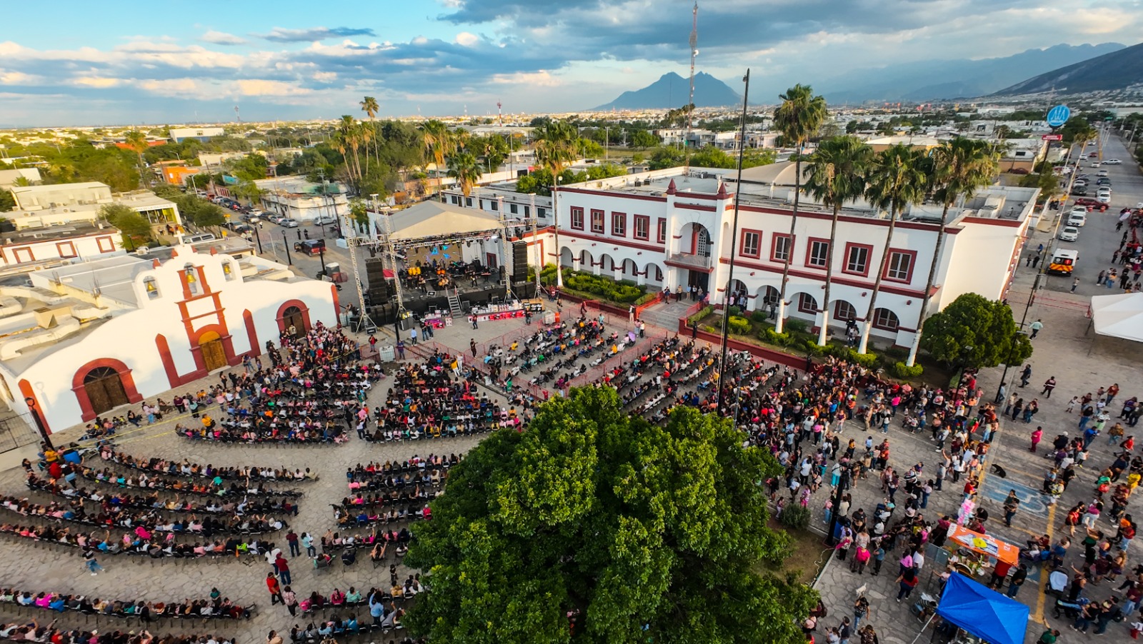 "Las madres no sólo sostienen nuestros hogares; también inspiran a toda una comunidad con su entrega y amor incondicional", expresó el alcalde Mijes, destacando el papel fundamental que juegan en la transformación social del municipio.