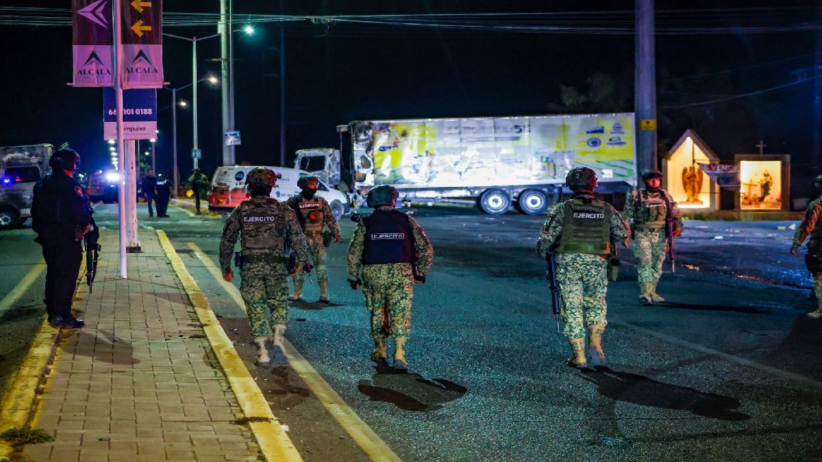 Detienen a 11 presuntos delincuentes en operativos en Culiacán