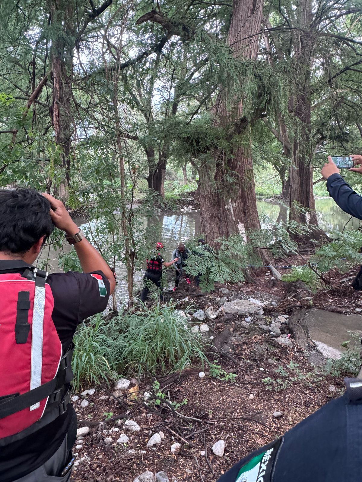 De inmediato, elementos de Protección Civil Guadalupe acudieron al sitio y lograron ubicar al hombre, identificado como Jorge Francisco Lucas, de 34 años de edad.