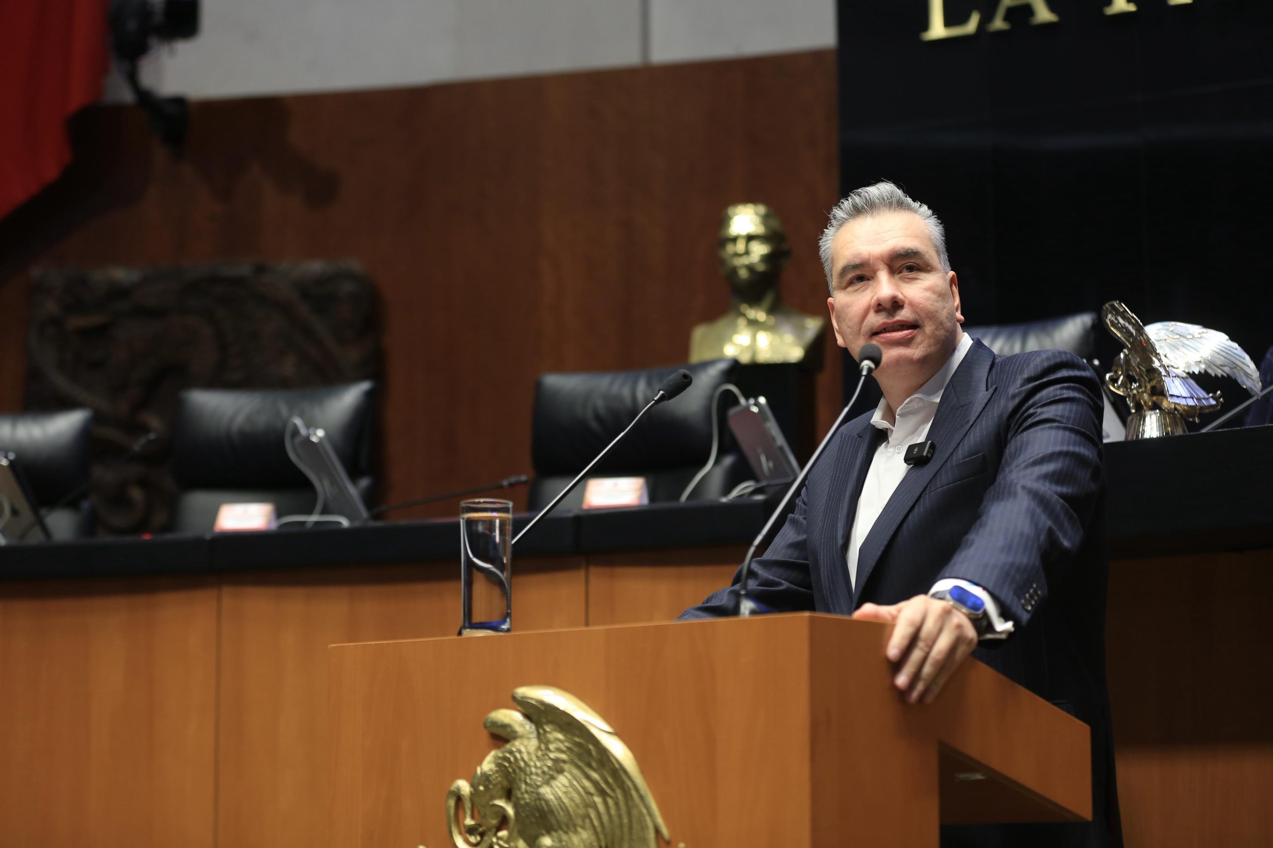 subrayó el impacto social de esa crisis: “Pongámosle rostro a ese instante donde personas de un día a otro perdieron su medio de trabajo, sus casas y, por qué no decirlo, hasta su salud mental”.