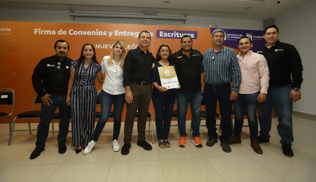El Instituto de la Vivienda de Nuevo León, en coordinación con el Municipio de Salinas Victoria, llevó a cabo la entrega de 140 escrituras a familias de las colonias Emiliano Zapata, Misión 1, Misión 2, Huertas de San Mario y San Javier