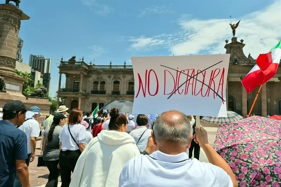 Los organizadores de la protesta aseguraron que esta es solo una de varias acciones planeadas para exigir un verdadero proceso democrático y transparente en la elección de jueces y magistrados.