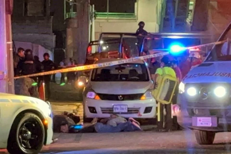 El operativo, que se extendió por varios kilómetros, involucró a corporaciones de Monterrey, San Nicolás, Escobedo, Policía Ministerial, Fuerza Civil, Ejército Mexicano y Guardia Nacional.