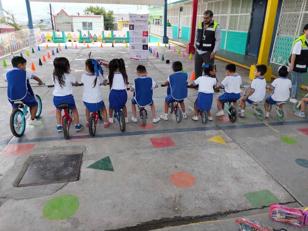 Monterrey, en conjunto con la asociación civil MOVAC, realizó una intervención urbana en torno al Jardín de niños José Marroquín Leal.