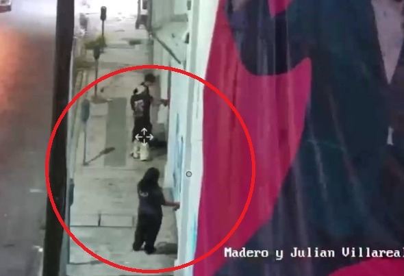 Detienen a joven por realizar graffiti en centro comercial del centro de Monterrey