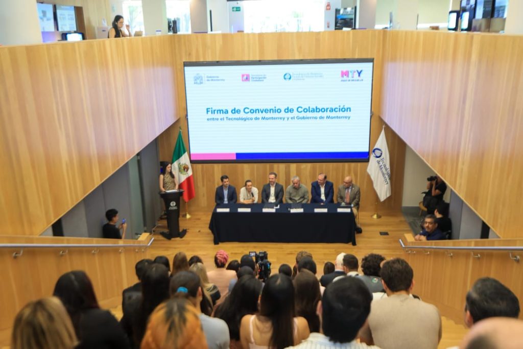 Desde el Foro de Rectoría, De la Garza encabezó la firma de este acuerdo que busca vincular la academia con la administración pública, generando beneficios directos para la comunidad.