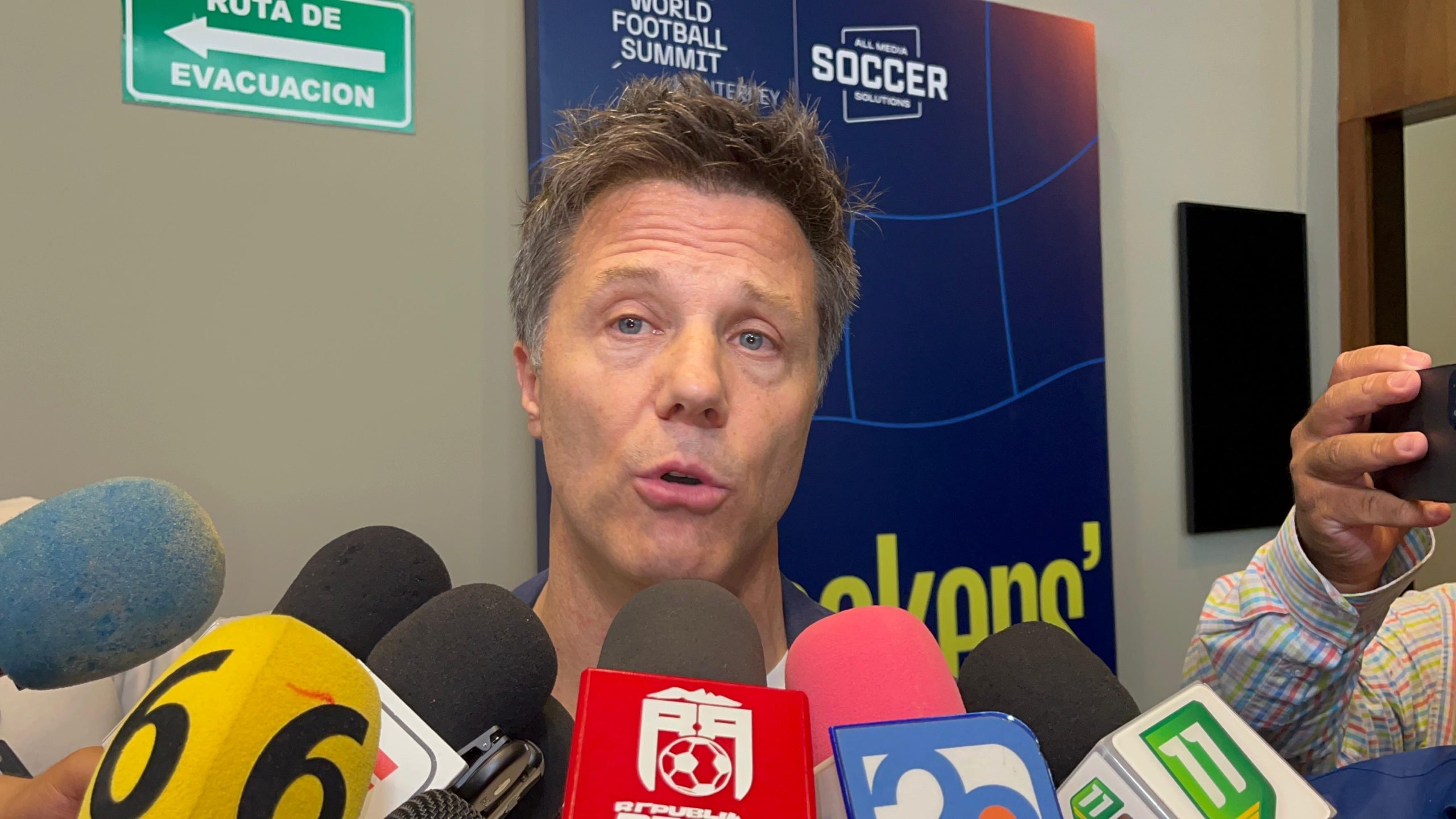 Rayados amarró el fichaje del portero Santiago Mele y aunque no está garantizado que el uruguayo pueda participar con los albiazules en el Mundial de Clubes 2025, el presidente albiazul José Antonio Noriega aseguró que buscan al arquero como proyecto a largo plazo.