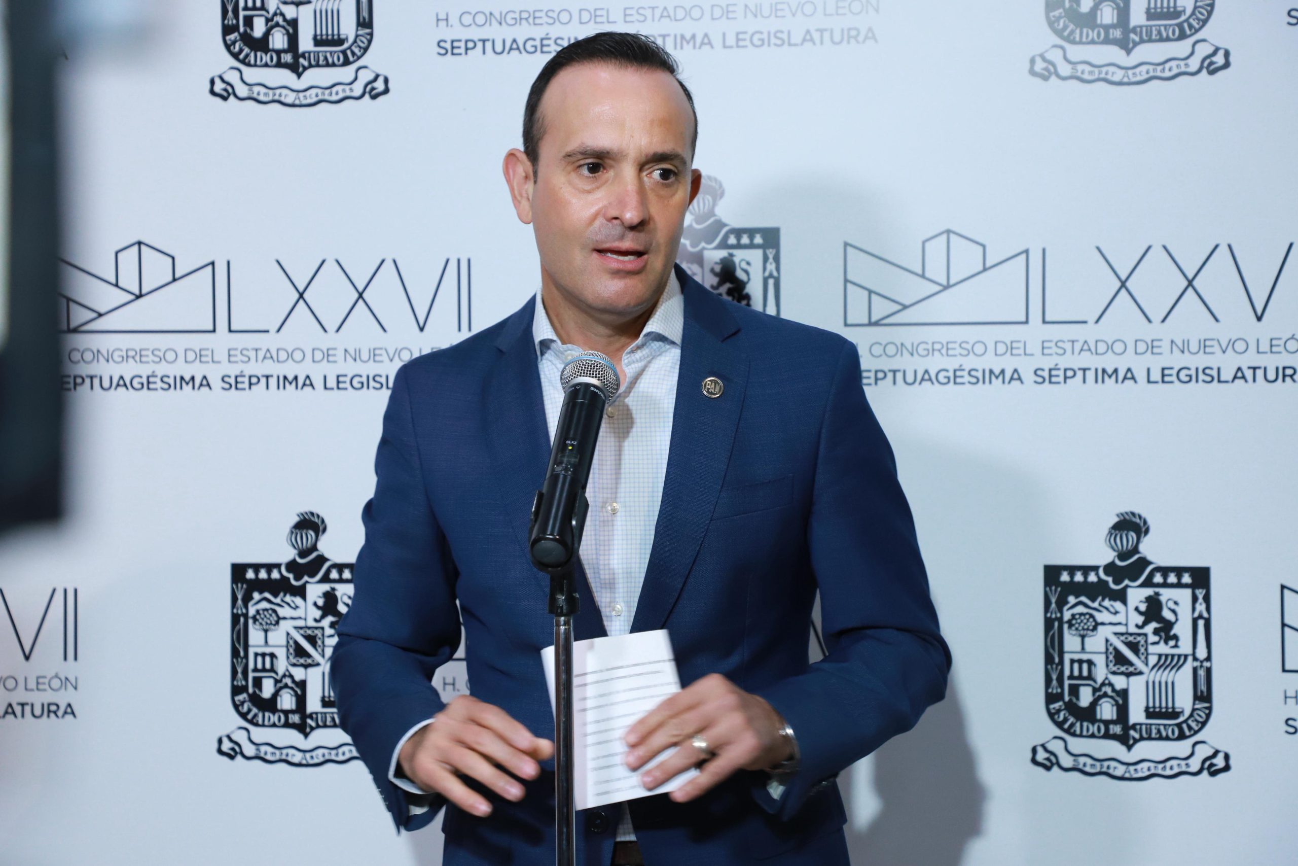 Carlos de la Fuente aseguró que hacen falta más cambios drásticos en el gabinete que encabeza Samuel García.