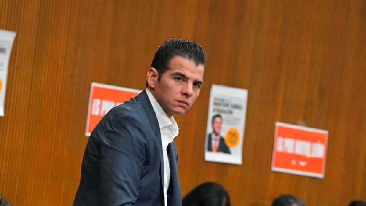 Miguel Flores, uno de los perfiles más visibles de Movimiento Ciudadano en el Congreso local, deja su puesto como coordinador parlamentario para asumir un nuevo encargo dentro del Gobierno estatal