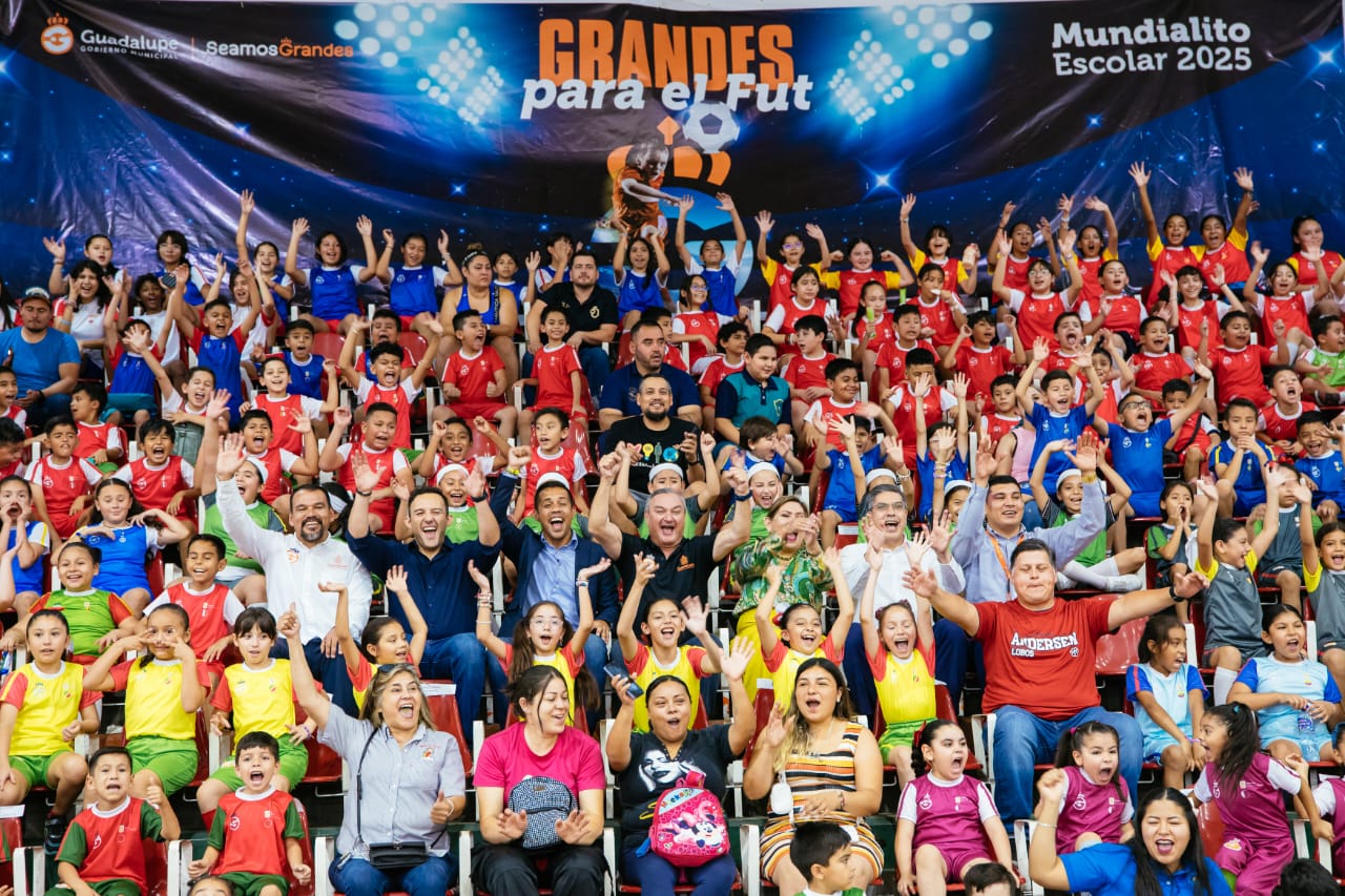 Entrega Guadalupe uniformes para finales de Mundialito 2025